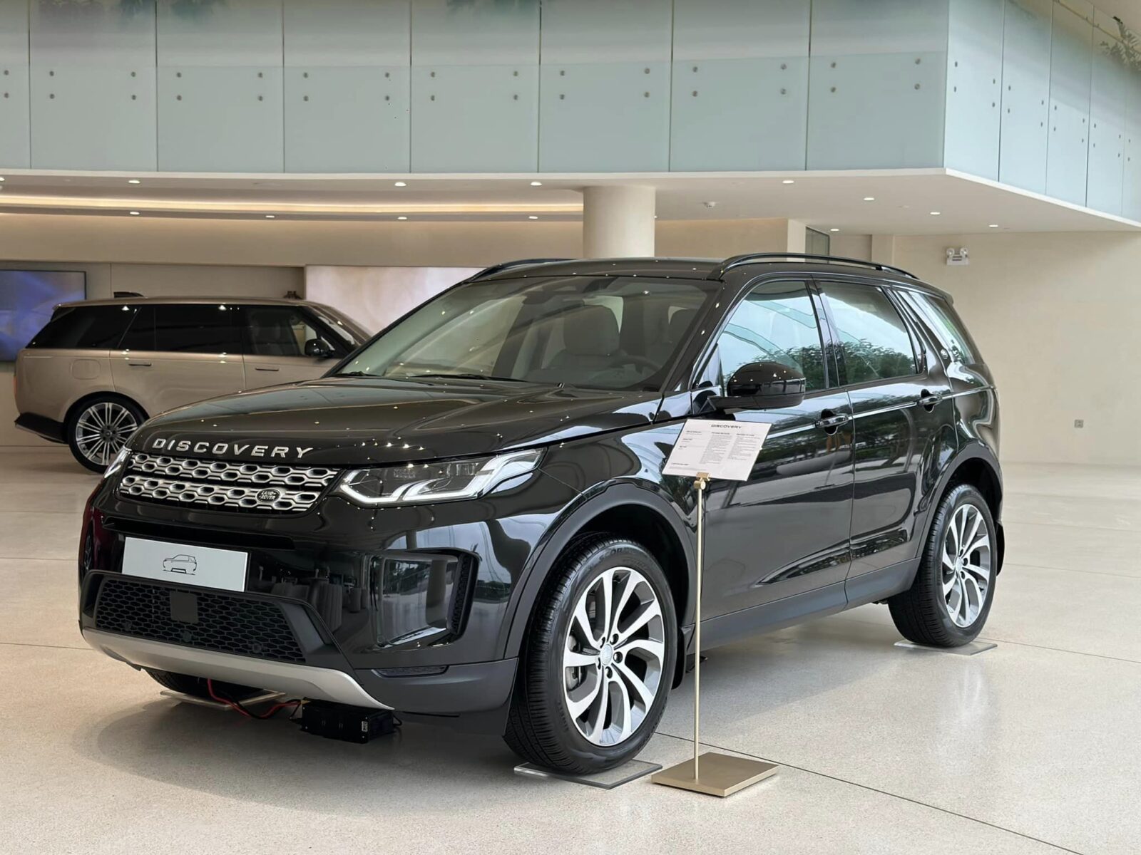 438910075 2754593311359596 185099695106537985 n Discovery Sport 