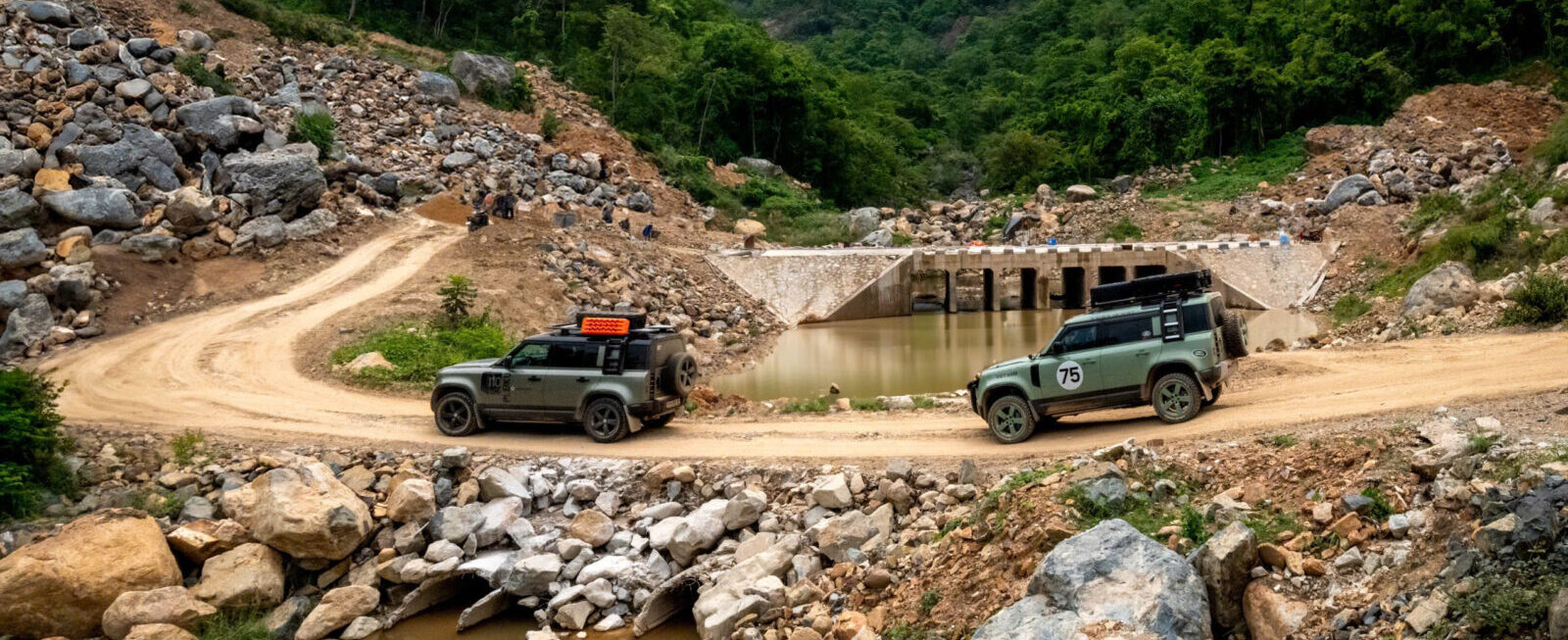 z7008710001386 7d2270f3dd51a70ee416db987e9a405d e1763212879861 DEFENDER EXPERIENCE 2025 – HÀNH TRÌNH PHONG CÁCH SỐNG CỦA NHỮNG NHÀ KHÁM PHÁ