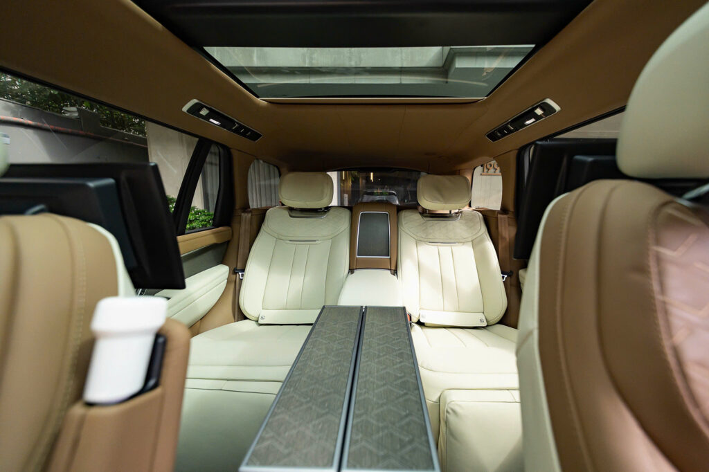 z7223425838543 d5190dcacc7bd3fb6ba142eda85f55d4 Range Rover SV - Khi tính cá nhân hóa được nâng tầm