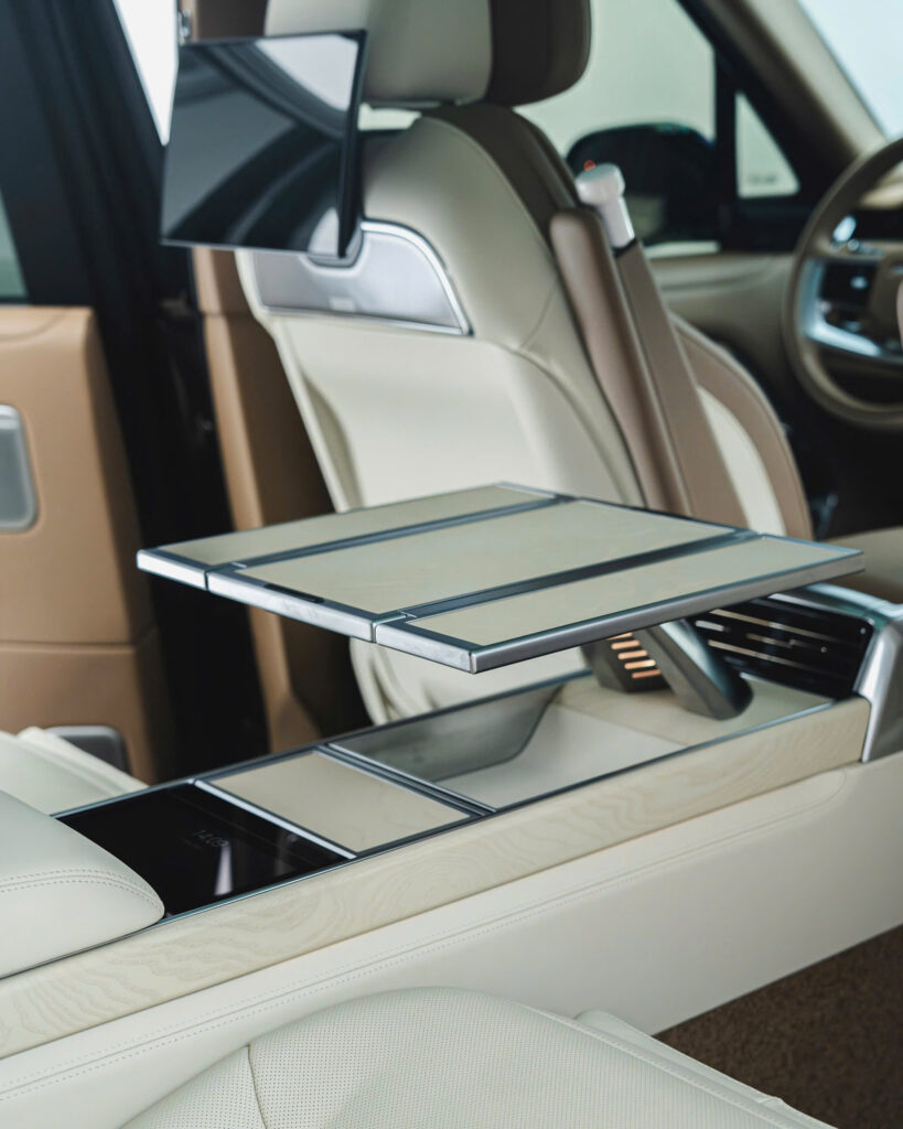 z7223433856783 c464a2ed1bc6beae4097e9646a0b1ee1 Range Rover SV - Khi tính cá nhân hóa được nâng tầm