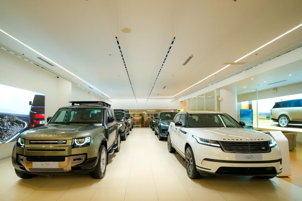 z7227932123939 9a4fc63aafe2a42026b2c3e2bd393306 Land Rover